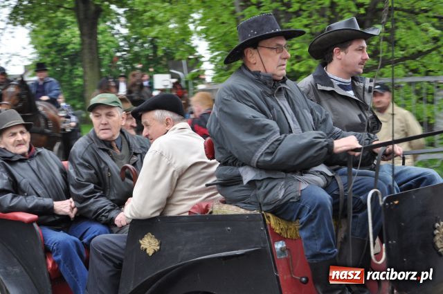 Zdjęcie w galerii na portalu naszraciborz.pl: Prosili o urodzaj, rzucając jajami wiadomości z regionu