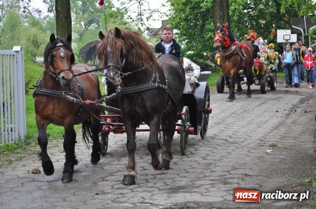 Zdjęcie w galerii na portalu naszraciborz.pl: Prosili o urodzaj, rzucając jajami wiadomości z regionu