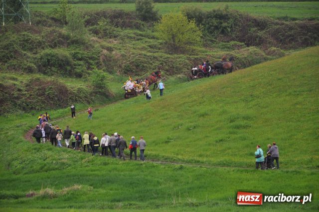 Zdjęcie w galerii na portalu naszraciborz.pl: Prosili o urodzaj, rzucając jajami wiadomości z regionu