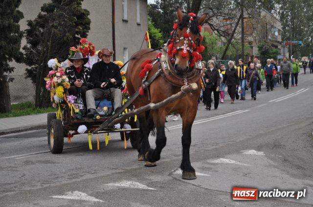 Zdjęcie w galerii na portalu naszraciborz.pl: Prosili o urodzaj, rzucając jajami wiadomości z regionu
