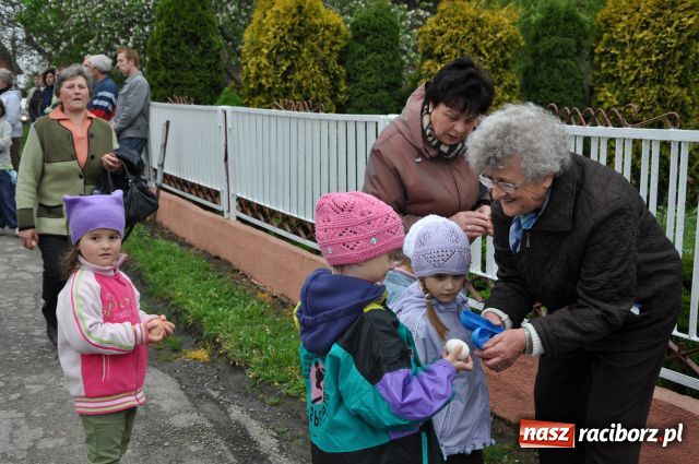Zdjęcie w galerii na portalu naszraciborz.pl: Prosili o urodzaj, rzucając jajami wiadomości z regionu