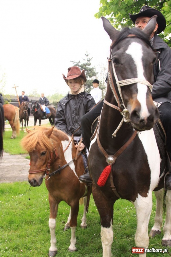 Zdjęcie w galerii na portalu naszraciborz.pl: Prosili o urodzaj, rzucając jajami wiadomości z regionu