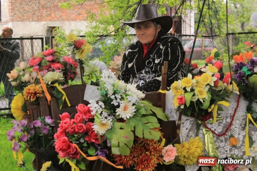 Zdjęcie w galerii na portalu naszraciborz.pl: Prosili o urodzaj, rzucając jajami wiadomości z regionu