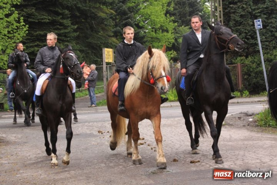 Zdjęcie w galerii na portalu naszraciborz.pl: Prosili o urodzaj, rzucając jajami wiadomości z regionu