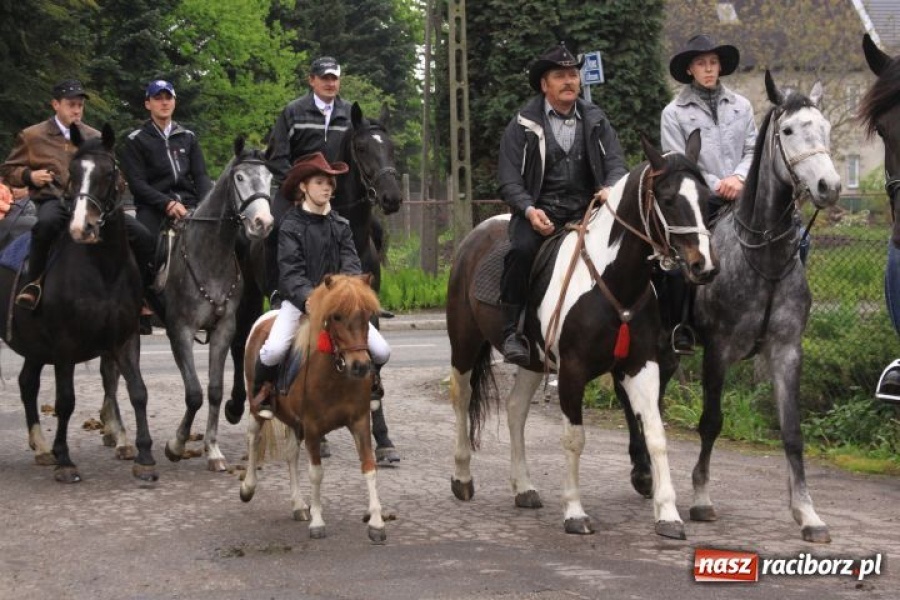 Zdjęcie w galerii na portalu naszraciborz.pl: Prosili o urodzaj, rzucając jajami wiadomości z regionu