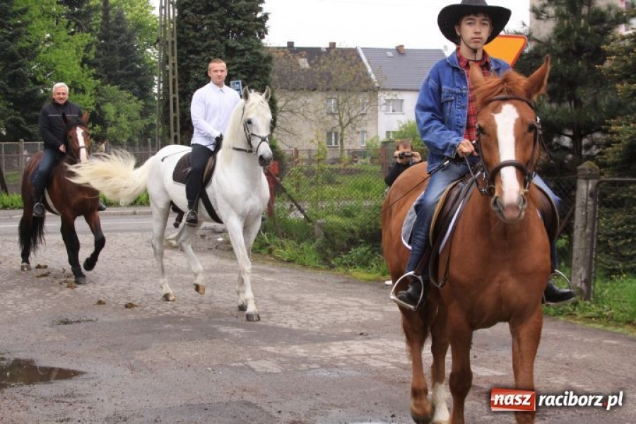 Zdjęcie w galerii na portalu naszraciborz.pl: Prosili o urodzaj, rzucając jajami wiadomości z regionu