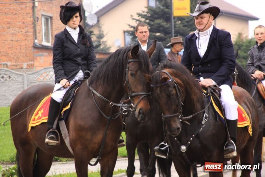 Zdjęcie w galerii na portalu naszraciborz.pl: Prosili o urodzaj, rzucając jajami wiadomości z regionu