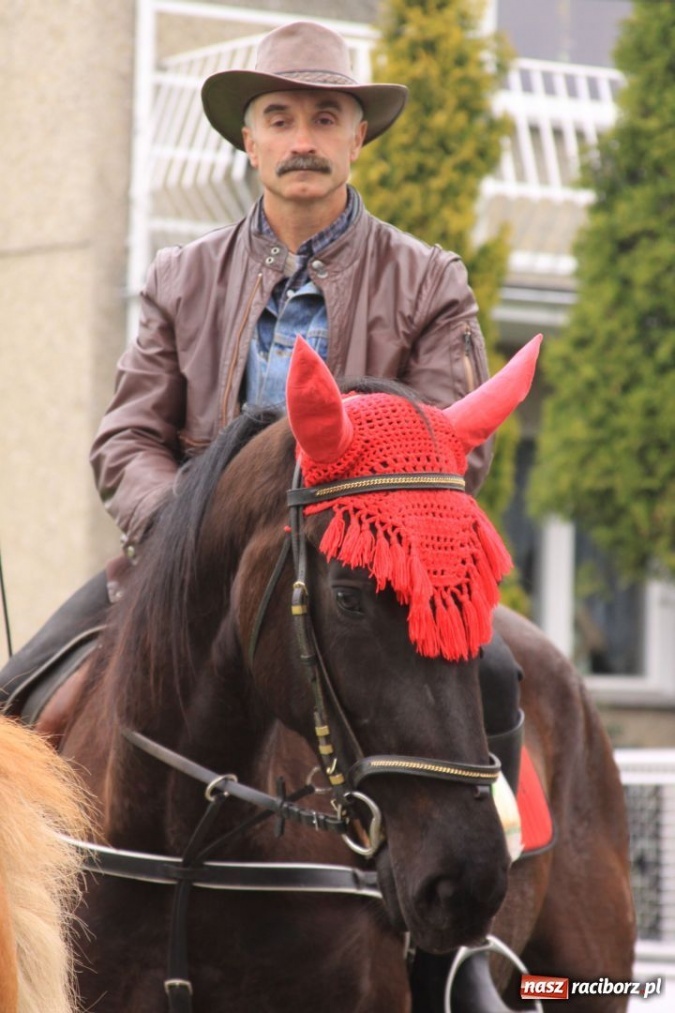 Zdjęcie w galerii na portalu naszraciborz.pl: Prosili o urodzaj, rzucając jajami wiadomości z regionu