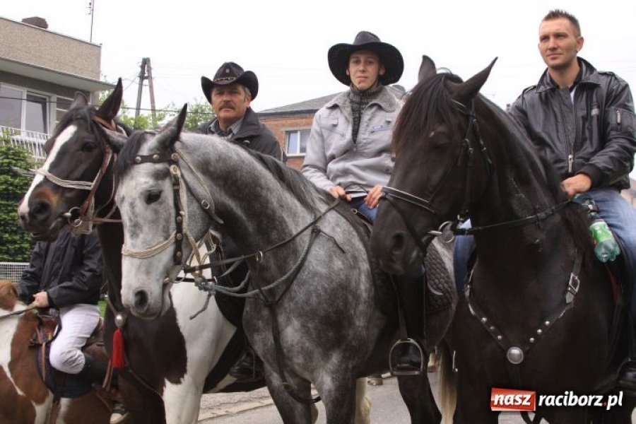 Zdjęcie w galerii na portalu naszraciborz.pl: Prosili o urodzaj, rzucając jajami wiadomości z regionu