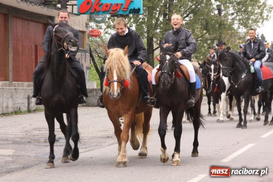 Zdjęcie w galerii na portalu naszraciborz.pl: Prosili o urodzaj, rzucając jajami wiadomości z regionu