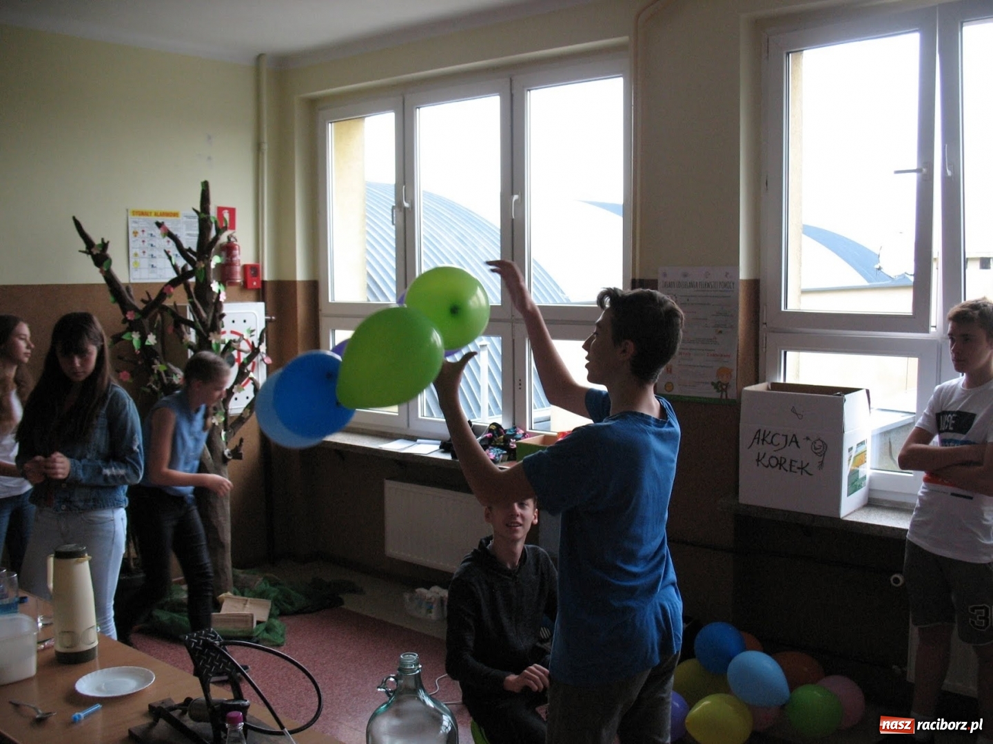 Zdjęcie w galerii na portalu naszraciborz.pl: Festiwal Nauki w Pietrowicach Wielkich kolejnym działaniem współpracy polsko-czeskiej młodzieży wiadomości z regionu