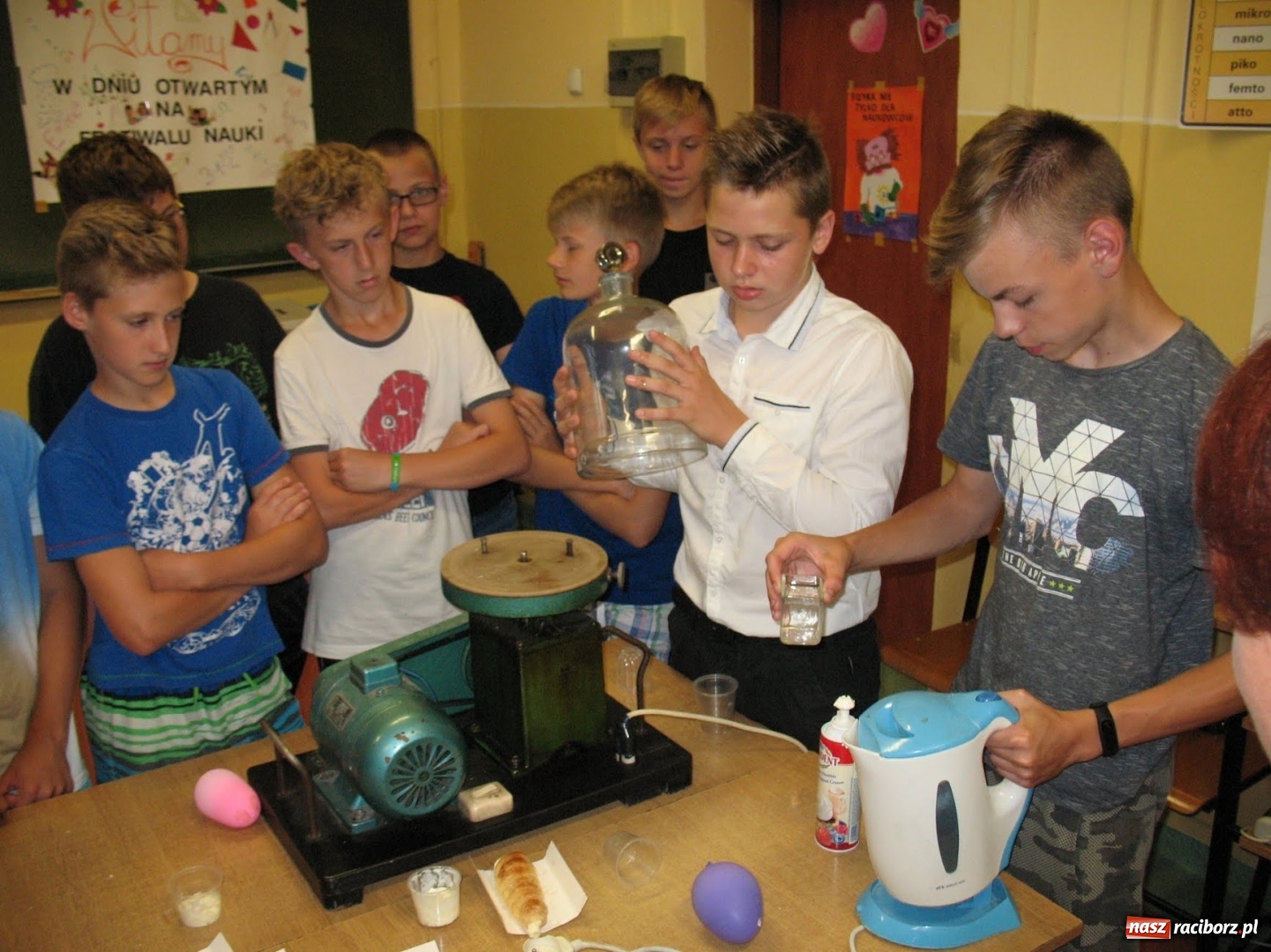 Zdjęcie w galerii na portalu naszraciborz.pl: Festiwal Nauki w Pietrowicach Wielkich kolejnym działaniem współpracy polsko-czeskiej młodzieży wiadomości z regionu