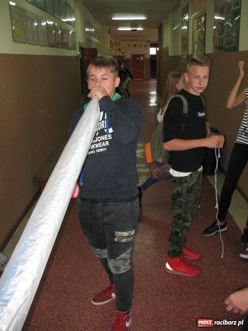 Zdjęcie w galerii na portalu naszraciborz.pl: Festiwal Nauki w Pietrowicach Wielkich kolejnym działaniem współpracy polsko-czeskiej młodzieży wiadomości z regionu