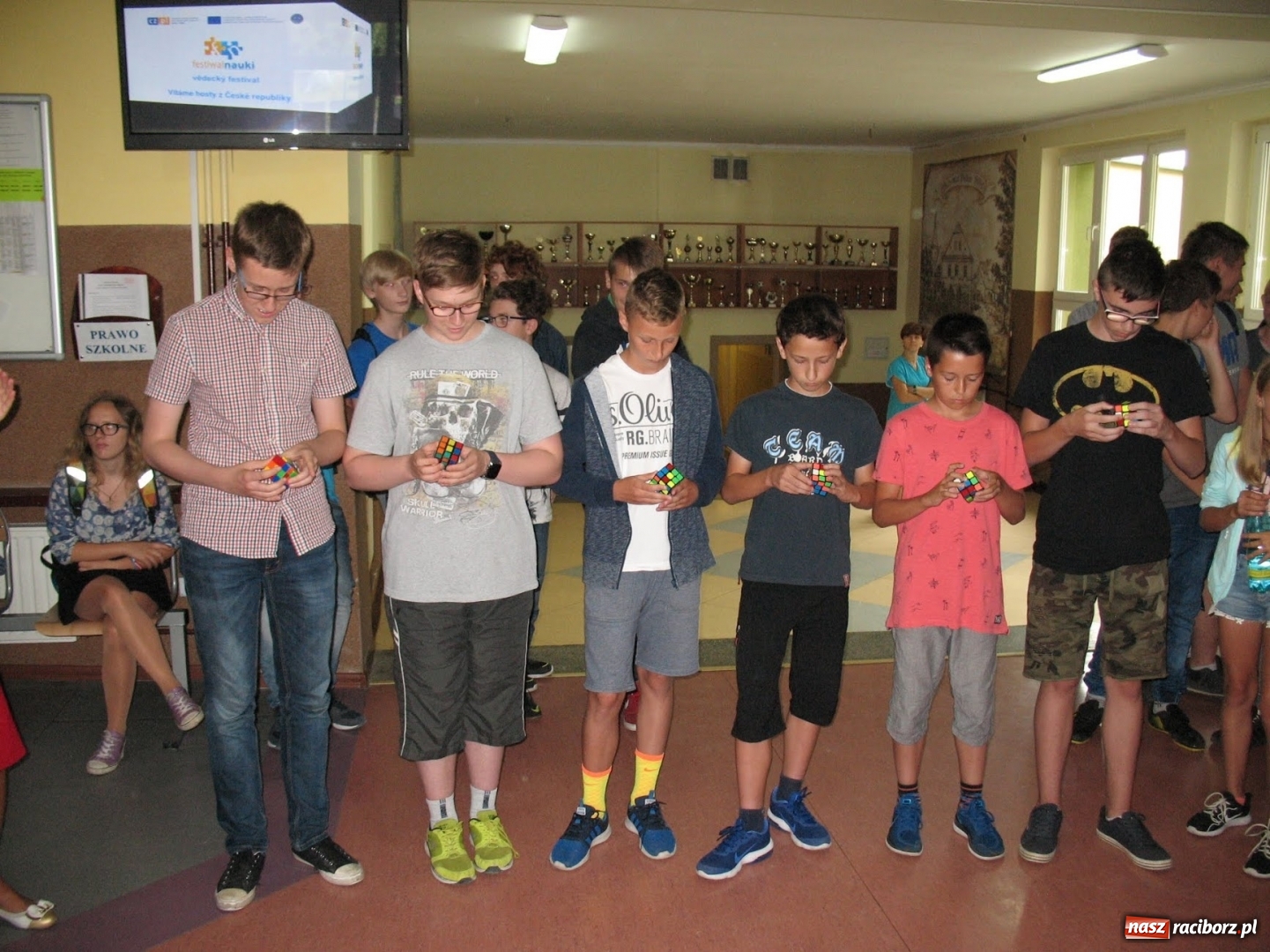 Zdjęcie w galerii na portalu naszraciborz.pl: Festiwal Nauki w Pietrowicach Wielkich kolejnym działaniem współpracy polsko-czeskiej młodzieży wiadomości z regionu