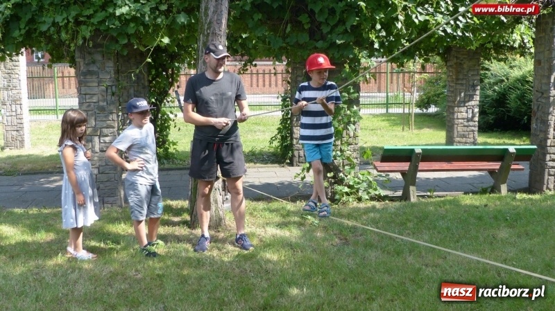 Zdjęcie w galerii na portalu naszraciborz.pl: Raciborska biblioteka na II Pikniku Sąsiedzkim w Ogródku Jordanowskim wiadomości z regionu