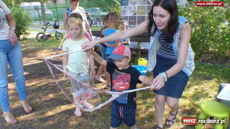Zdjęcie w galerii na portalu naszraciborz.pl: Raciborska biblioteka na II Pikniku Sąsiedzkim w Ogródku Jordanowskim wiadomości z regionu