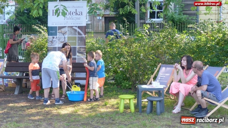 Zdjęcie w galerii na portalu naszraciborz.pl: Raciborska biblioteka na II Pikniku Sąsiedzkim w Ogródku Jordanowskim wiadomości z regionu