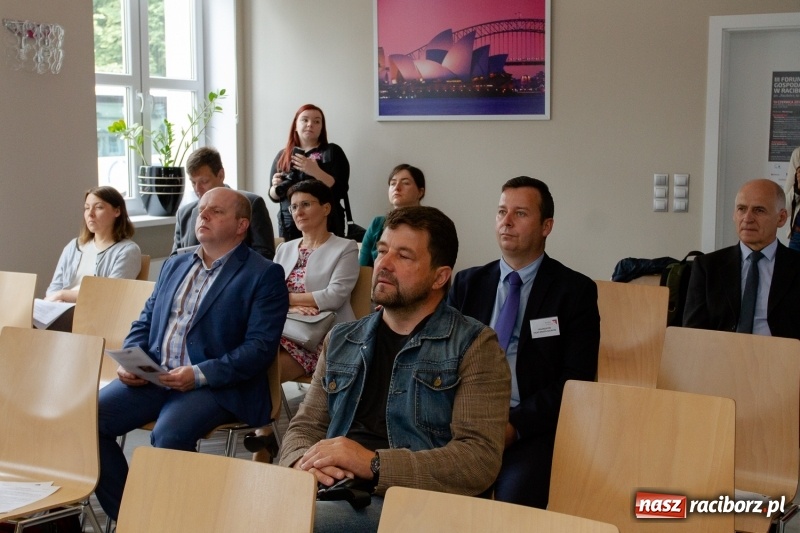Zdjęcie w galerii na portalu naszraciborz.pl: III Forum Gospodarcze w Raciborzu. Dla inwestorów ważna jest szczerość!  wiadomości z regionu
