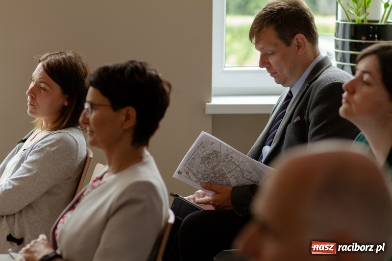 Zdjęcie w galerii na portalu naszraciborz.pl: III Forum Gospodarcze w Raciborzu. Dla inwestorów ważna jest szczerość!  wiadomości z regionu