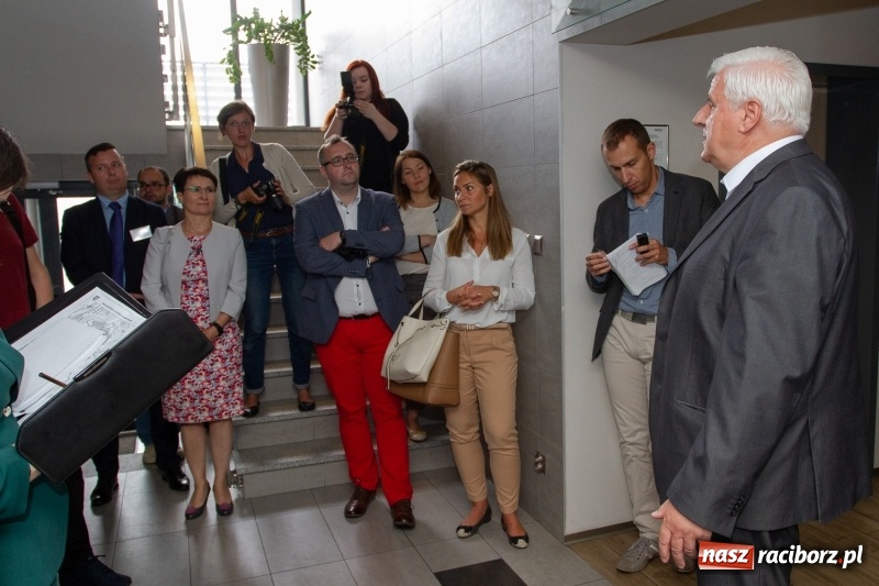 Zdjęcie w galerii na portalu naszraciborz.pl: III Forum Gospodarcze w Raciborzu. Dla inwestorów ważna jest szczerość!  wiadomości z regionu