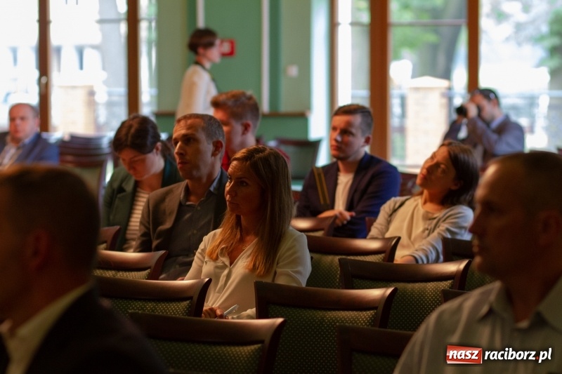 Zdjęcie w galerii na portalu naszraciborz.pl: III Forum Gospodarcze w Raciborzu. Dla inwestorów ważna jest szczerość!  wiadomości z regionu