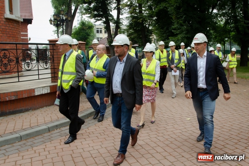 Zdjęcie w galerii na portalu naszraciborz.pl: III Forum Gospodarcze w Raciborzu. Dla inwestorów ważna jest szczerość!  wiadomości z regionu