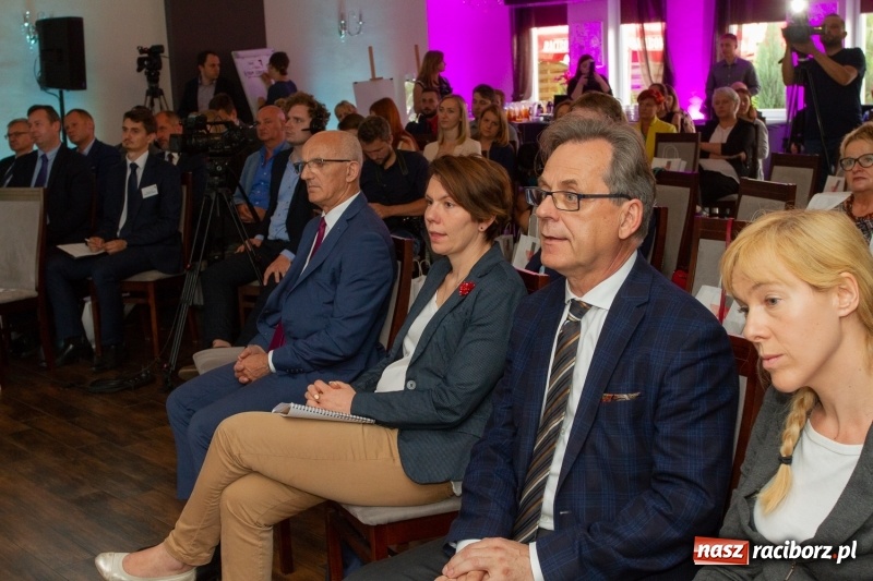 Zdjęcie w galerii na portalu naszraciborz.pl: III Forum Gospodarcze w Raciborzu. Dla inwestorów ważna jest szczerość!  wiadomości z regionu