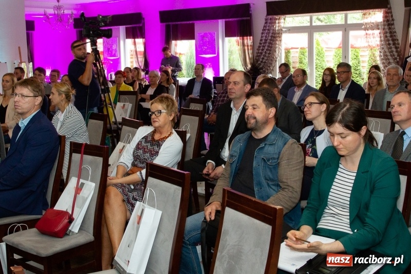 Zdjęcie w galerii na portalu naszraciborz.pl: III Forum Gospodarcze w Raciborzu. Dla inwestorów ważna jest szczerość!  wiadomości z regionu