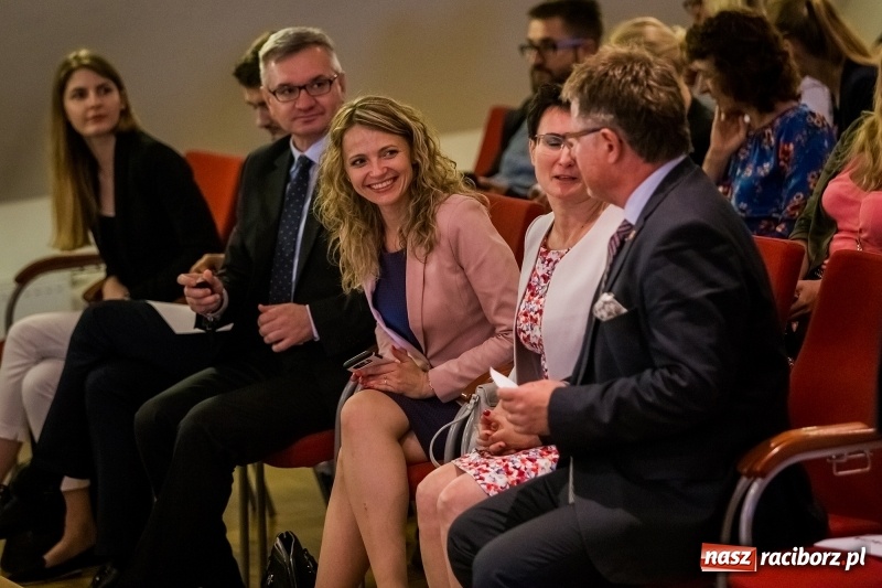 Zdjęcie w galerii na portalu naszraciborz.pl: Pełna MOC możliwości. Jacek Walkiewicz ładował raciborzanom akumulatory wiadomości z regionu