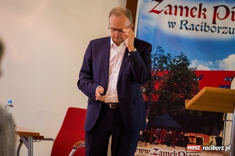 Zdjęcie w galerii na portalu naszraciborz.pl: Pełna MOC możliwości. Jacek Walkiewicz ładował raciborzanom akumulatory wiadomości z regionu