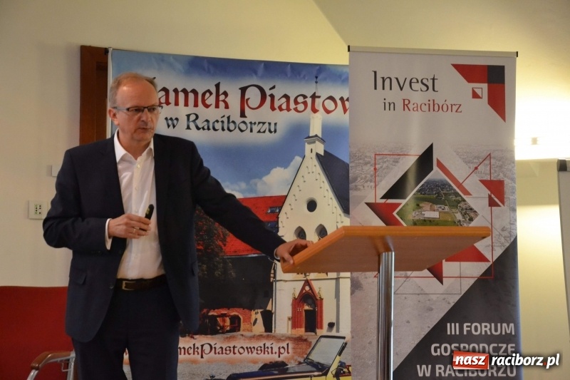 Zdjęcie w galerii na portalu naszraciborz.pl: Pełna MOC możliwości. Jacek Walkiewicz ładował raciborzanom akumulatory wiadomości z regionu