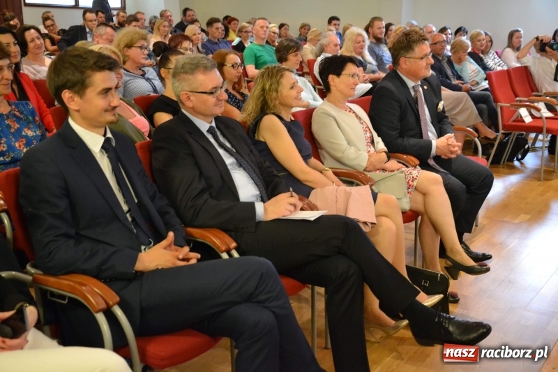 Zdjęcie w galerii na portalu naszraciborz.pl: Pełna MOC możliwości. Jacek Walkiewicz ładował raciborzanom akumulatory wiadomości z regionu