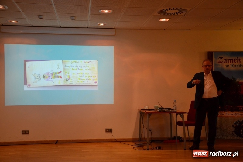 Zdjęcie w galerii na portalu naszraciborz.pl: Pełna MOC możliwości. Jacek Walkiewicz ładował raciborzanom akumulatory wiadomości z regionu