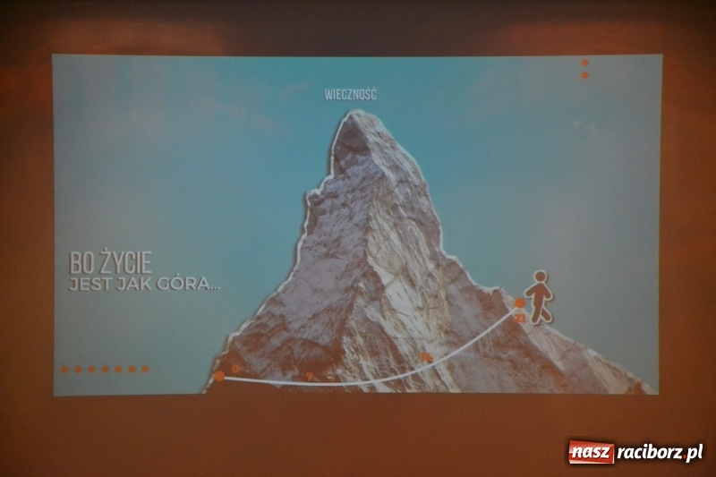 Zdjęcie w galerii na portalu naszraciborz.pl: Pełna MOC możliwości. Jacek Walkiewicz ładował raciborzanom akumulatory wiadomości z regionu