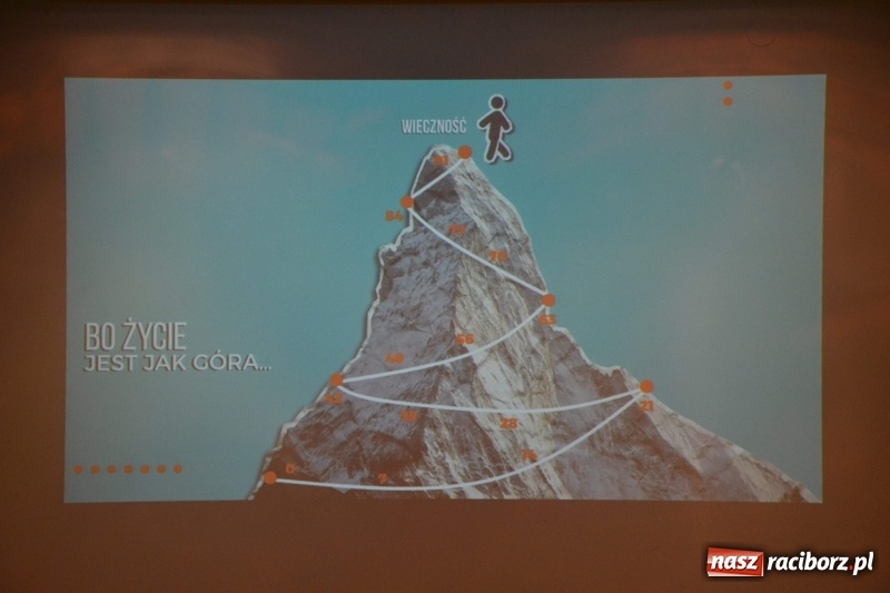 Zdjęcie w galerii na portalu naszraciborz.pl: Pełna MOC możliwości. Jacek Walkiewicz ładował raciborzanom akumulatory wiadomości z regionu