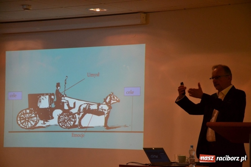 Zdjęcie w galerii na portalu naszraciborz.pl: Pełna MOC możliwości. Jacek Walkiewicz ładował raciborzanom akumulatory wiadomości z regionu