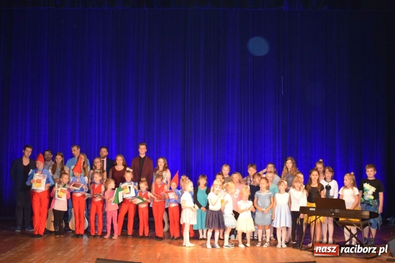 Zdjęcie w galerii na portalu naszraciborz.pl: Zakończenie roku kulturalnego w kuźniańskim MOKSiR wiadomości z regionu