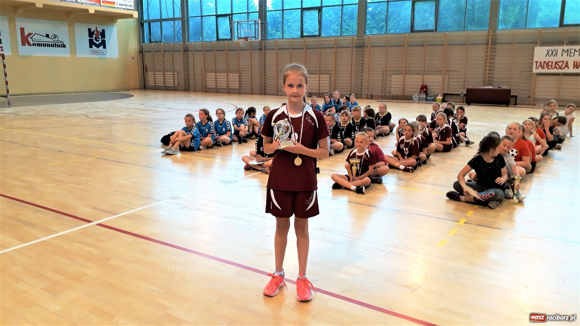 Zdjęcie w galerii na portalu naszraciborz.pl: Piłkarki ręczne Pietrowic zwycięskie w Grodkowie wiadomości z regionu