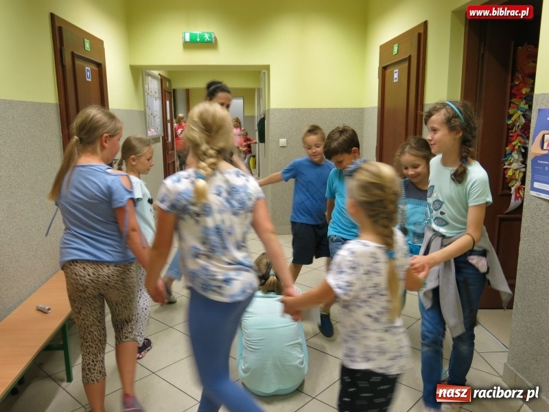 Zdjęcie w galerii na portalu naszraciborz.pl: Nocne zabawy z raciborską biblioteką w Studziennej  wiadomości z regionu