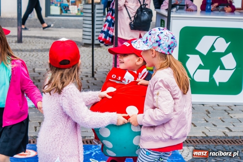 Zdjęcie w galerii na portalu naszraciborz.pl: Festyn ekologiczny na raciborskim Rynku wiadomości z regionu