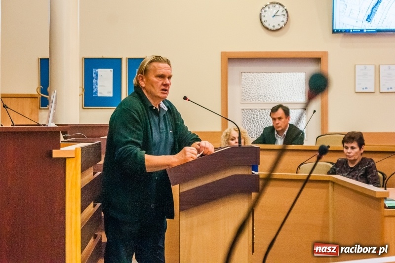 Zdjęcie w galerii na portalu naszraciborz.pl: Raciborzanie poznali szczegółowy plan remontu Długiej. Magistrat wyłączy ulicę z ruchu? wiadomości z regionu