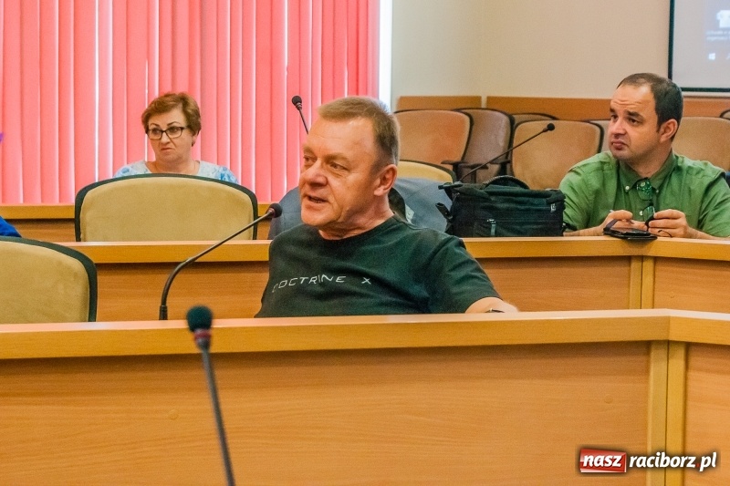 Zdjęcie w galerii na portalu naszraciborz.pl: Raciborzanie poznali szczegółowy plan remontu Długiej. Magistrat wyłączy ulicę z ruchu? wiadomości z regionu