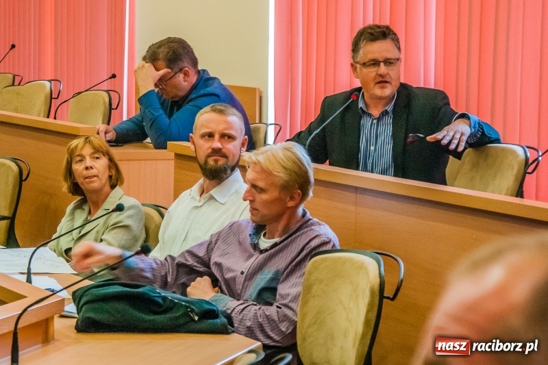 Zdjęcie w galerii na portalu naszraciborz.pl: Raciborzanie poznali szczegółowy plan remontu Długiej. Magistrat wyłączy ulicę z ruchu? wiadomości z regionu