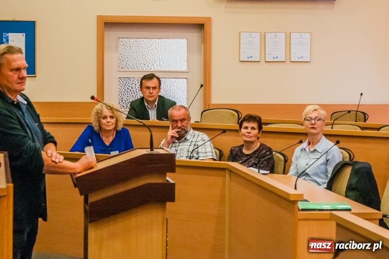 Zdjęcie w galerii na portalu naszraciborz.pl: Raciborzanie poznali szczegółowy plan remontu Długiej. Magistrat wyłączy ulicę z ruchu? wiadomości z regionu