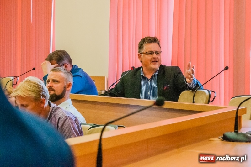 Zdjęcie w galerii na portalu naszraciborz.pl: Raciborzanie poznali szczegółowy plan remontu Długiej. Magistrat wyłączy ulicę z ruchu? wiadomości z regionu