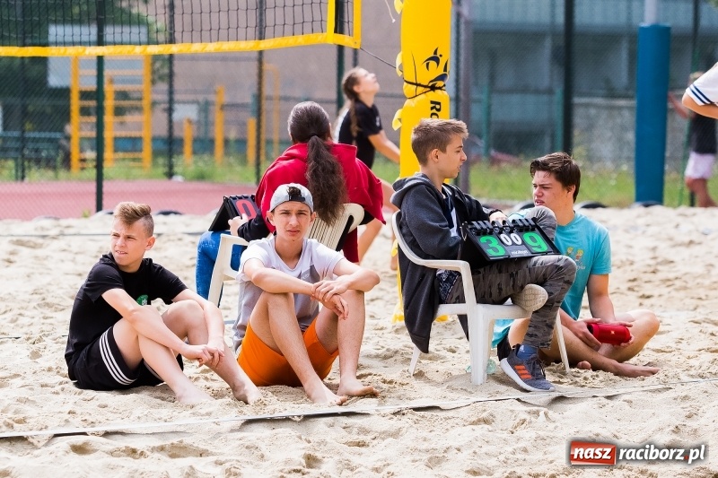 Zdjęcie w galerii na portalu naszraciborz.pl: Turniej Piłki Plażowej o Puchar  Dyrektora Szkoły Podstawowej nr 18 wiadomości z regionu