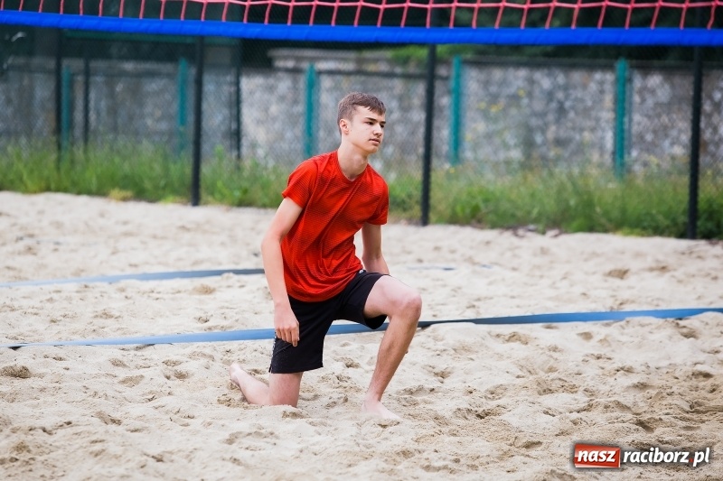 Zdjęcie w galerii na portalu naszraciborz.pl: Turniej Piłki Plażowej o Puchar  Dyrektora Szkoły Podstawowej nr 18 wiadomości z regionu
