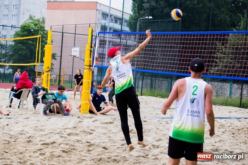 Zdjęcie w galerii na portalu naszraciborz.pl: Turniej Piłki Plażowej o Puchar  Dyrektora Szkoły Podstawowej nr 18 wiadomości z regionu
