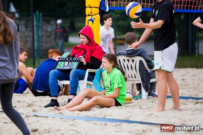 Zdjęcie w galerii na portalu naszraciborz.pl: Turniej Piłki Plażowej o Puchar  Dyrektora Szkoły Podstawowej nr 18 wiadomości z regionu