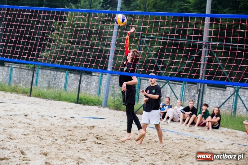 Zdjęcie w galerii na portalu naszraciborz.pl: Turniej Piłki Plażowej o Puchar  Dyrektora Szkoły Podstawowej nr 18 wiadomości z regionu